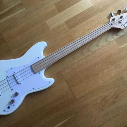 Squier Sonic Bronco fretless