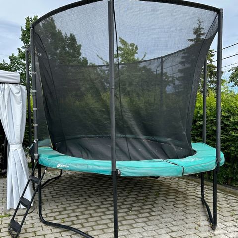 North Adventurer oval trampoline 4,2 meter