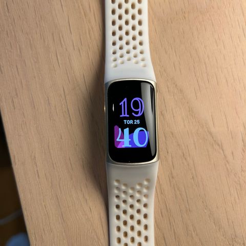 Fitbit Charge 5 selges