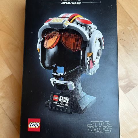 LEGO Star Wars 75327 Hjelmen til Luke Skywalker (Red Five)