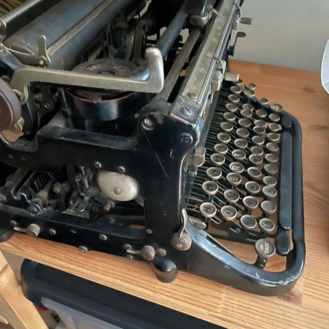 Vintage Continental Skrivemaskin til Salgs