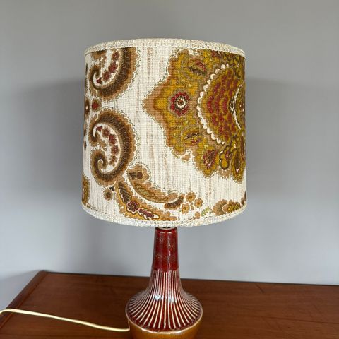 Bordlampe i keramikk / keramikklampe (retro / vintage)