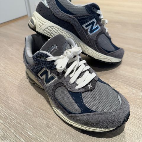 New Balance 2000R