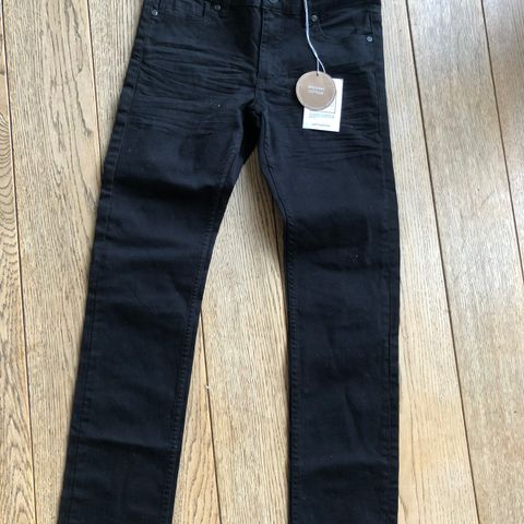 Nypris 449,- Ubrukt Polarn O Pyret svart jeans str 146 (10- 11 år)