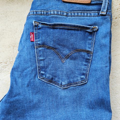 Levis 710 superskinny. Str. 28