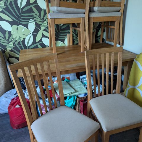 Spisestuebord og 6 stk stoler i eik