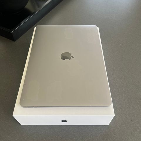 MacBook Air 2019(Retina,13tommers) Space gray 128GB og original  kvittering