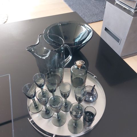 Hadeland Glassverk , mugge ,boller, drammeglass og "Kollen" karafell.