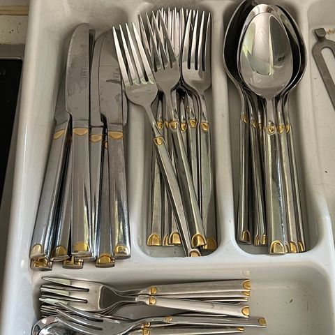 Cutlery set sold cheap