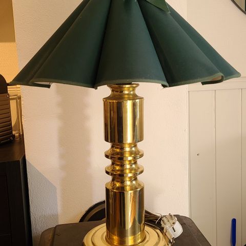 Vintage bordlampe selges