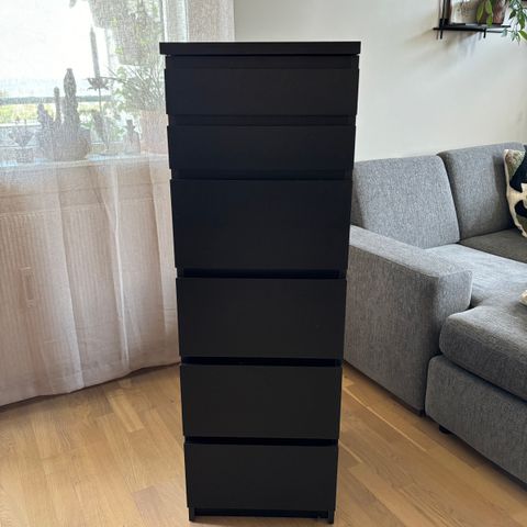 Smal kommode med speil - IKEA MALM