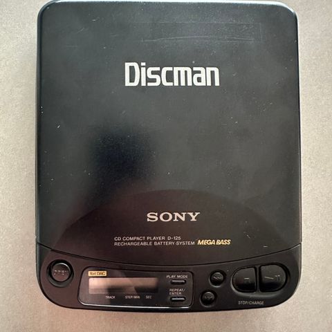 Sony Discman model D-125 med Mega Bass, kan sendes.