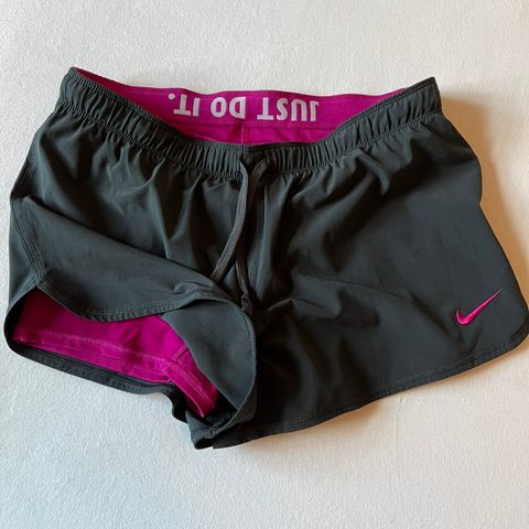 Nike treningsshorts evt m bh og T-skjorte