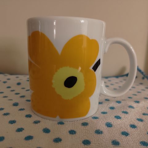 Marimekko Unikko hvit / gul / grønn kopp (K.I. 2005-serien = SJELDEN)