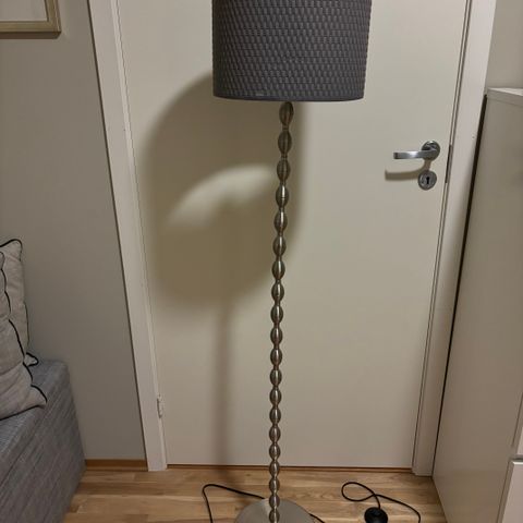 Ikea Ekarp gulvlampe m/grå skjerm