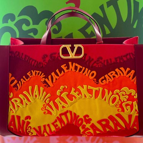 Valentino tote, Escape collection 2022