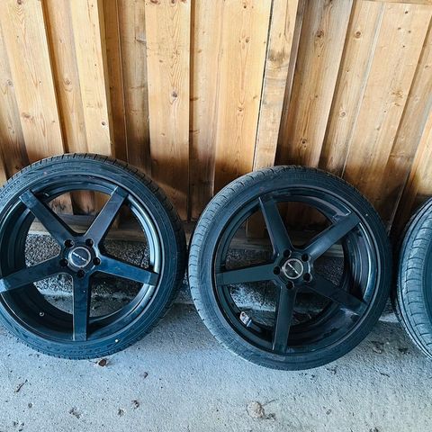 FELGER OG DEKK  245/40 R 20 Selges billig