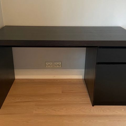 IKEA Malm skrivebord selges