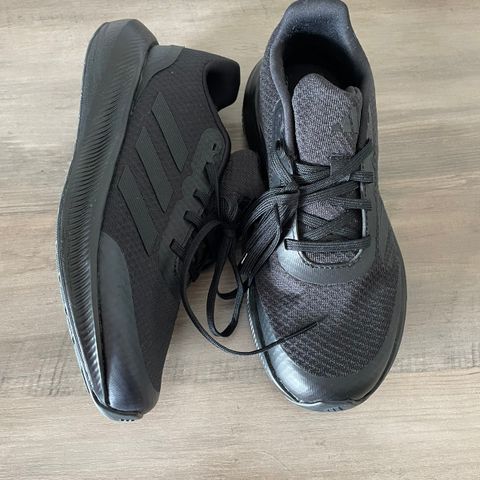 Adidas joggesko str 35