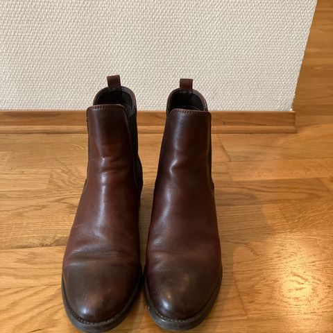 RESERVED- Boots (Dame)