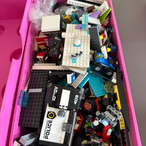 Lego boks med diverse Lego nr. 2