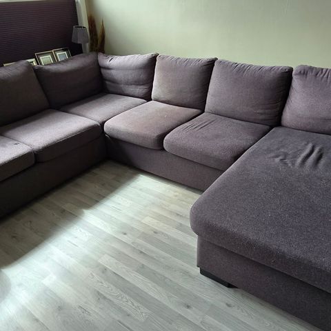 Godt brukt sofa. Over 10 år.