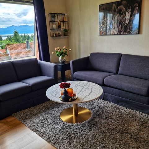 Fint brukt 3+2 mørk grå Brunstad sofa fra stordal
