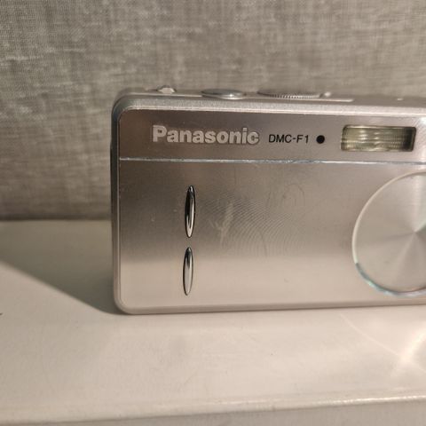 Panasonic LUMIX DMC-F1 Compact Digital Kamera Leica linse