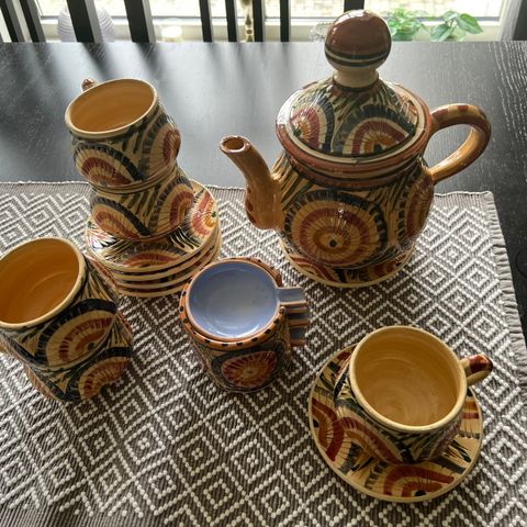 Håndlaget Teservice i keramikk fra Tunisia