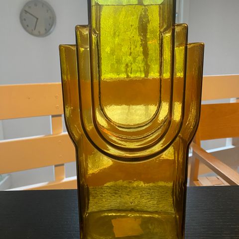 Vase i art deco-stil brunt glass