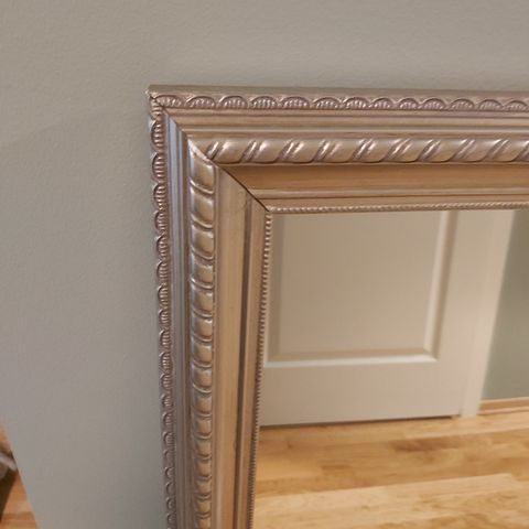 Stor speil med fin tre ramme selges