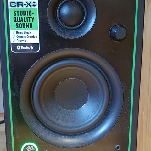 Mackie CR4-XBT monitor