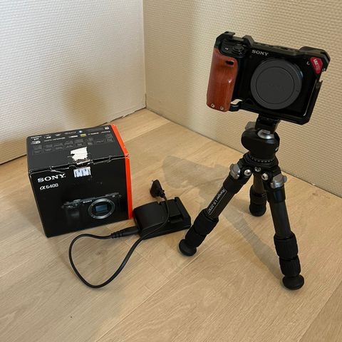 Sony A6400 // med Cage, lader og to batterier