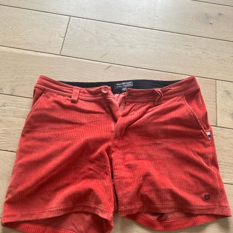 Amundsen 6 incher cord shorts