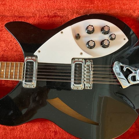 Rickenbacker 330 12-strengsgitar til salgs