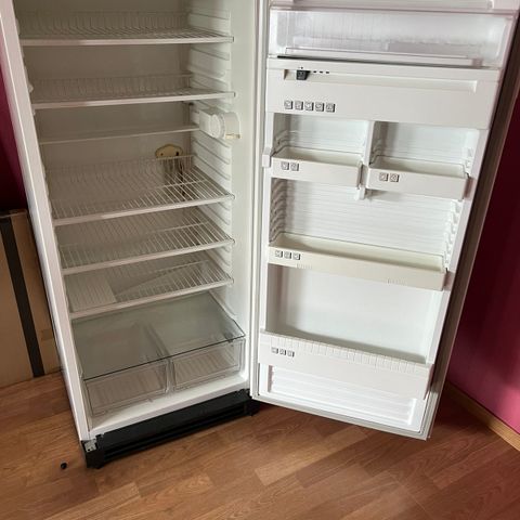 Godt brukt kjøleskap til salgs