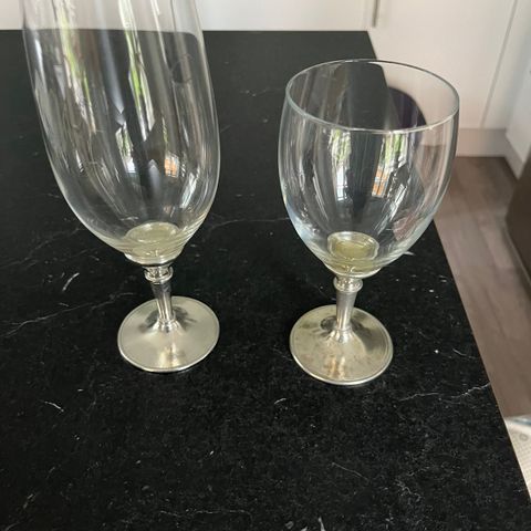 Vin- og ølglass med tinnstett