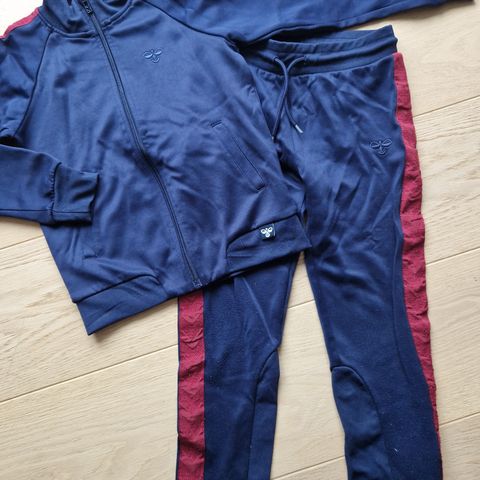 Hummel joggedress str 128