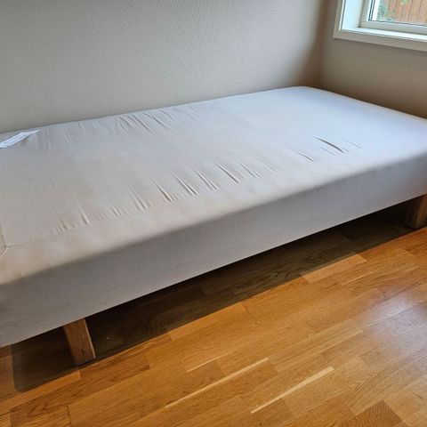 Sultan rammemadrass 120 cm med bein (IKEA)