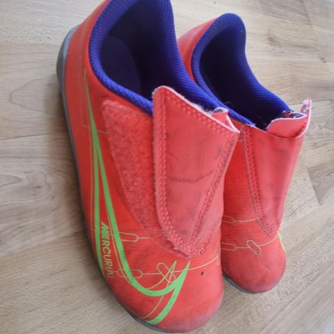 Nike Fotball sko 29.5