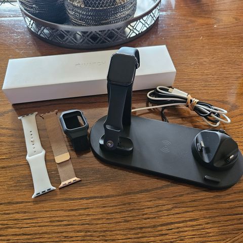 Apple Watch Series 7 m/tilbehør