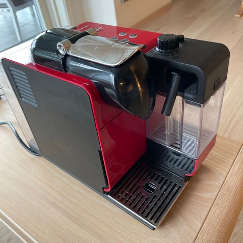 Nespresso maskin med melkesteamer