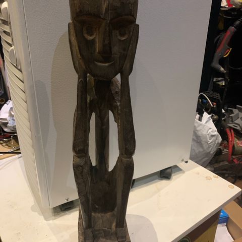 Afrikansk tre skulptur 49cm høy.