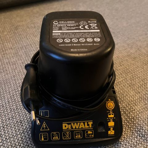 Batteri med lader til Dewalt drill DC740
