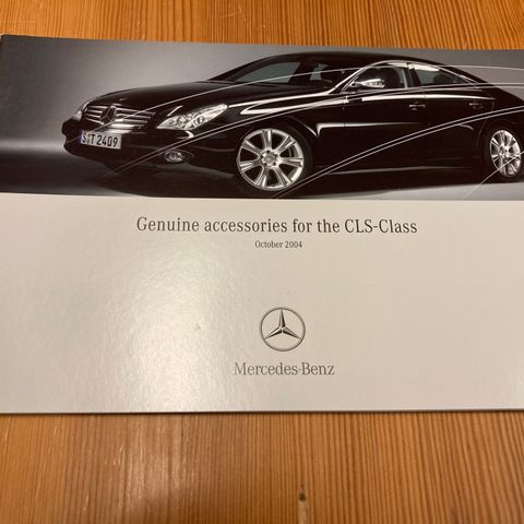 BILBROSJYRE - MERCEDES-BENZ GENUINE ACCESSORIES FOR THE CLS-CLASS - 2004