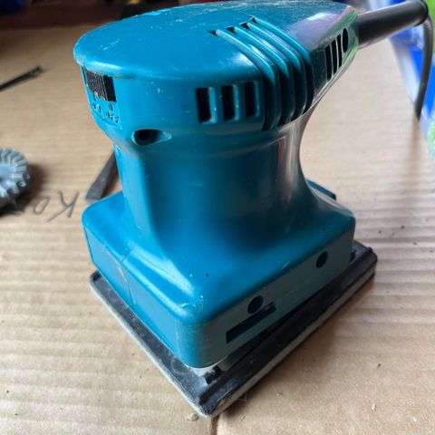 Makita slipemaskinen BO4554