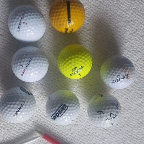 Golfballer og pegs