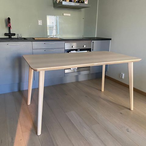IKEA spisebord (LISABO) | Som NY/Pent brukt | Selges uten stoler