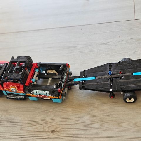Bil med henger og stunt motorsykkel - Lego technic