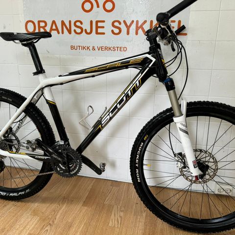 SCOTT SCALE FULL KARBON RAMME TERRENGSYKKEL/ NYLIG SERVICE/SRAM X-9 GIRSYSTEM